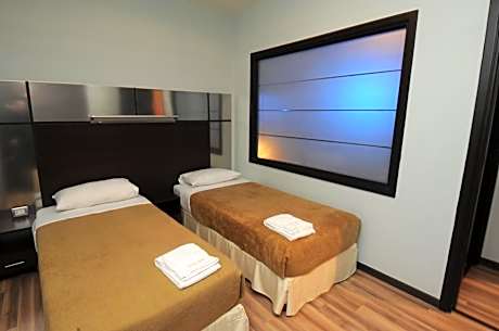 Deluxe Suite with Bathtub