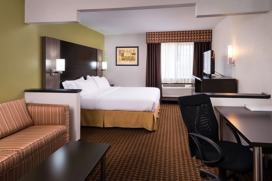 Holiday Inn Express Hotel & Suites Bucyrus