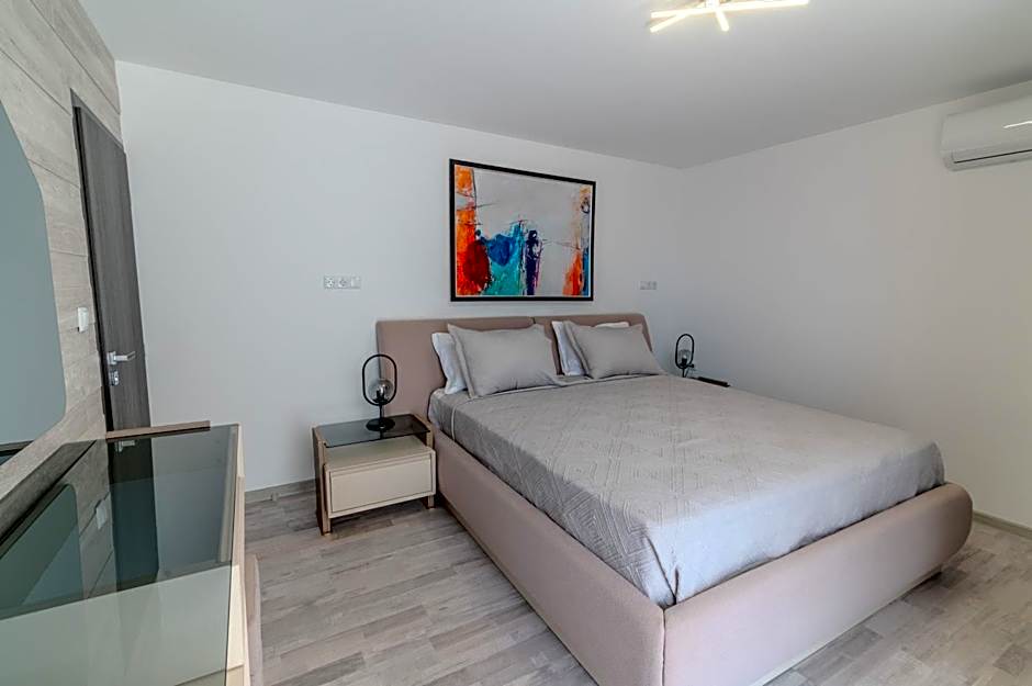 Sea Twins Luxury Aparthotel - 150 m from the beach