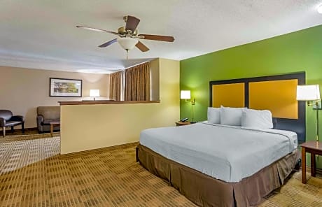 Deluxe Studio King Bed