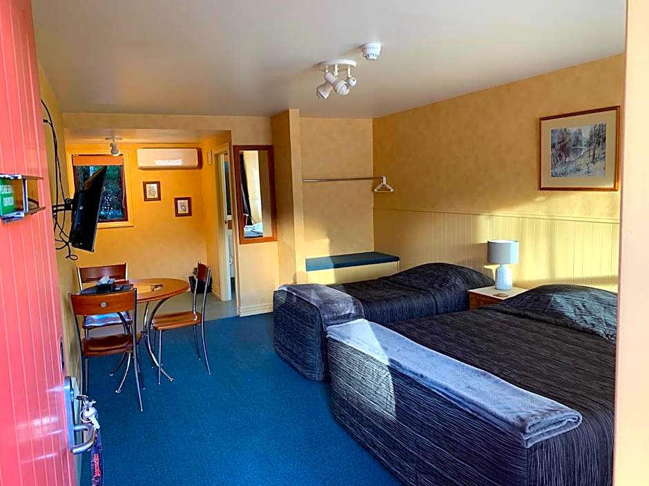 Red Tussock Motel