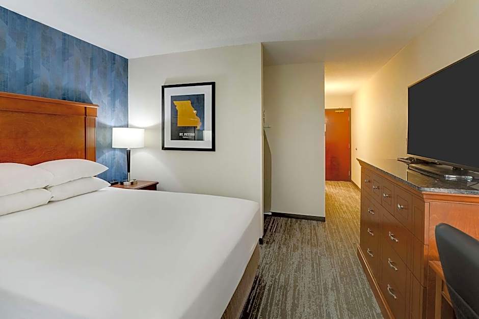 Drury Inn & Suites St. Louis St. Peters