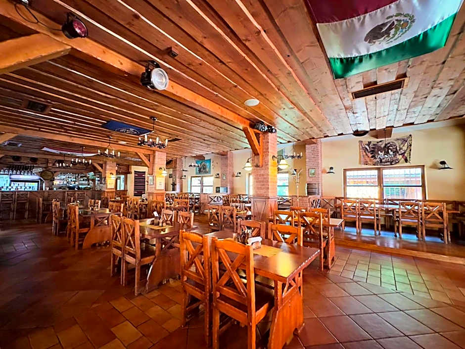 Country Saloon Belá