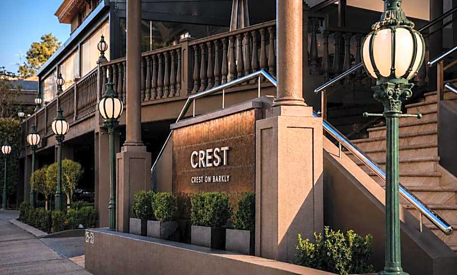 Crest on Barkly Hotel