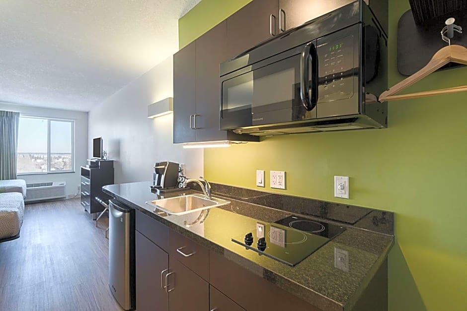 Studio 6 Bruderheim, AB