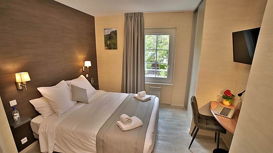 L'HOTEL DES BAINS - Salles-la-Source