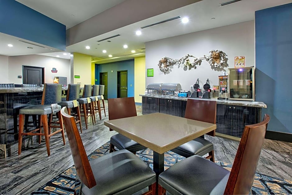 La Quinta Inn & Suites by Wyndham Lubbock Southwest