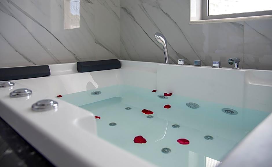 xSuites - Adults Only Boutique Suites with Private Jacuzzi