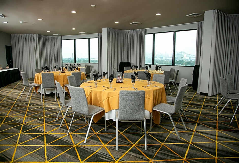 Holiday Inn New Orleans West Bank Tower By IHG