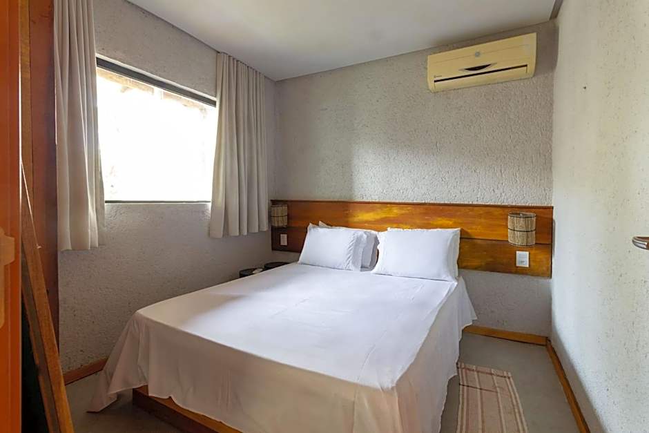 Casa com Piscina Privativa Lambari 102 by Qavi