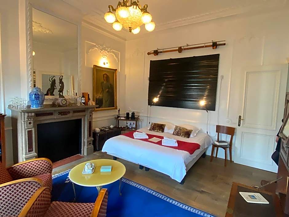 The Museum - Au Lit, Jérôme!