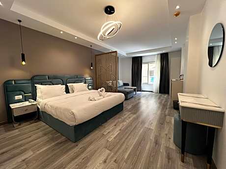 Junior Suite with Pool View