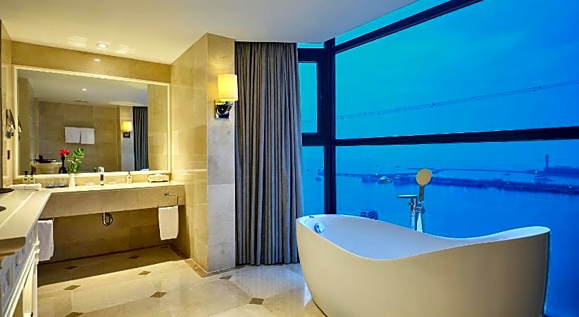 Wyndham Legend Halong