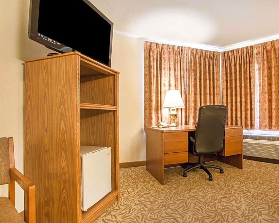 Econo Lodge Inn & Suites Stevens Point