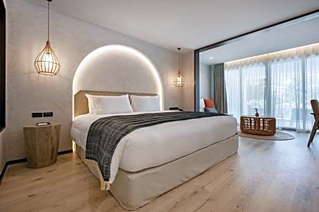 Deluxe King Room with Sea View