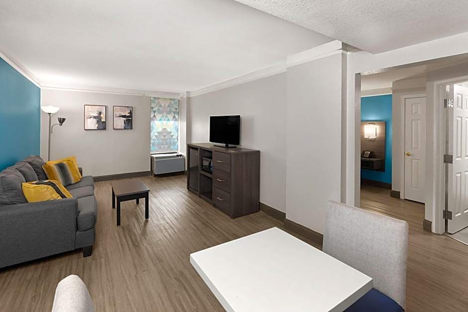 La Quinta Inn & Suites by Wyndham Houston Stafford Sugarland