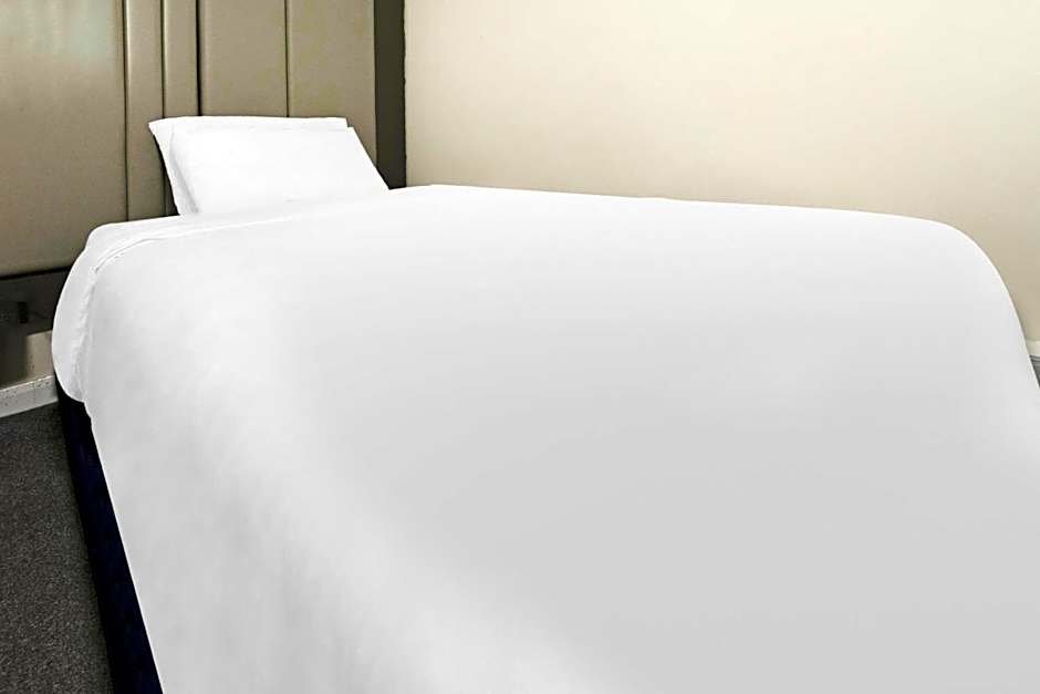 OYO The Baltimore Hotel