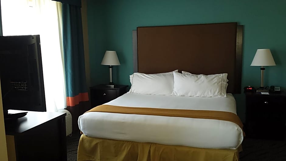 Holiday Inn Express & Suites Havelock Northwest New Bern By IHG