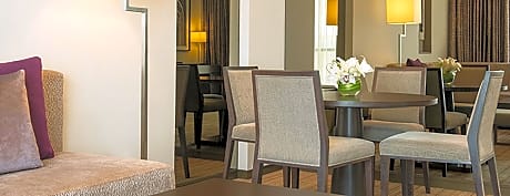 Club Room, 1 King Bed, Non Smoking