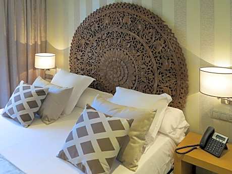 Suite with Terrace and City View
