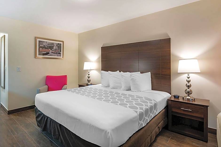 Downtown Hollywood Gardens Inn & Suites