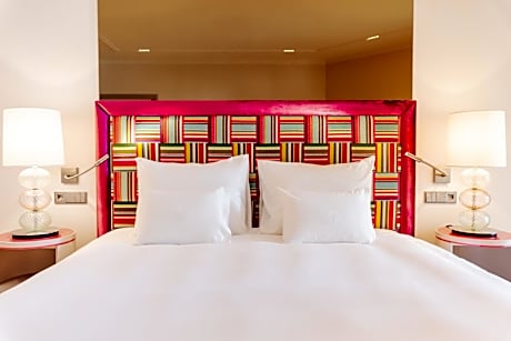 One-Bedroom Suite with Balcony and Lake View