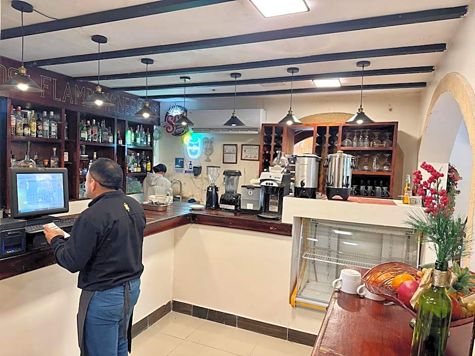 El Zaguán Colonial by GuruHotel