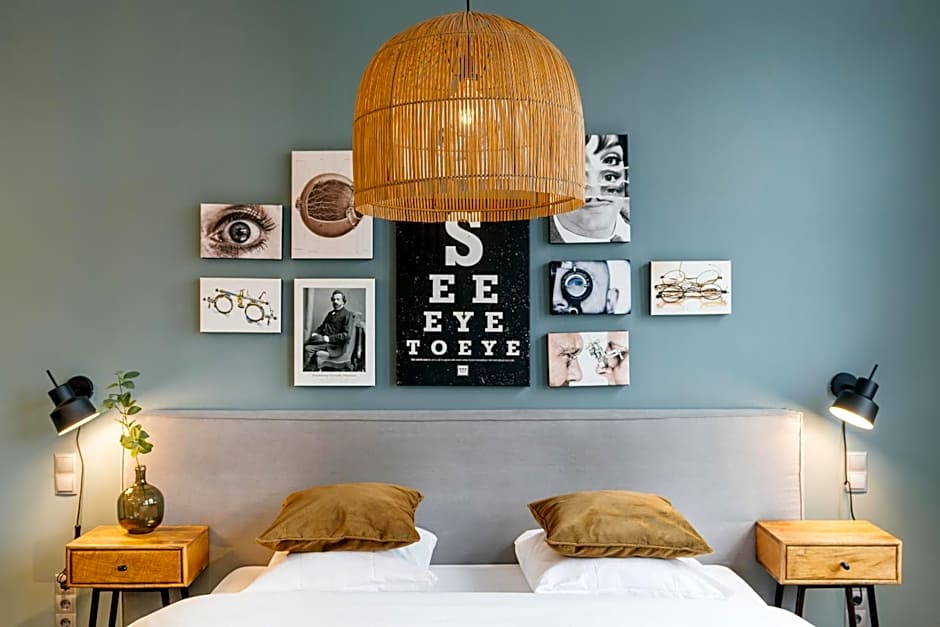 Eye Hotel