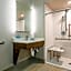 Holiday Inn Express & Suites Detroit - Farmington Hills By IHG