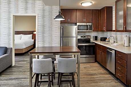 2 Bedroom 2 Room Suite, Bedroom 1: 1 King, Bedroom 2: 1 Queen, Sofa Bed