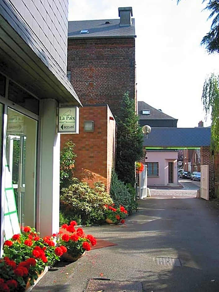 Hôtel Restaurant La Paix La Robe et le Palais