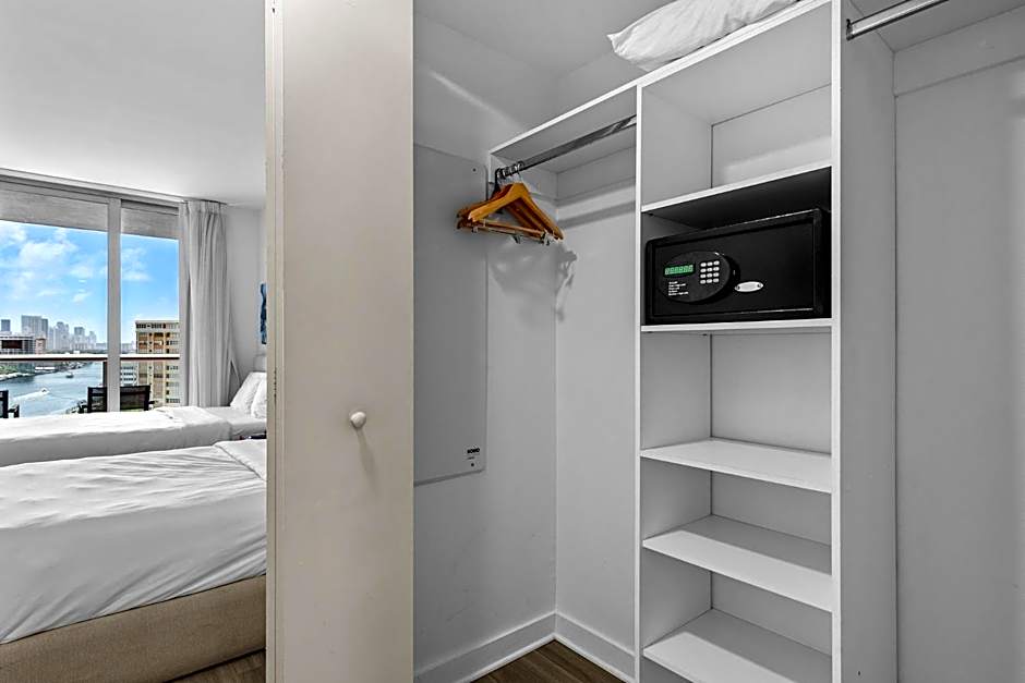Water View Building With Pool - 5-Min Walk To The Beach - Cozy Studios