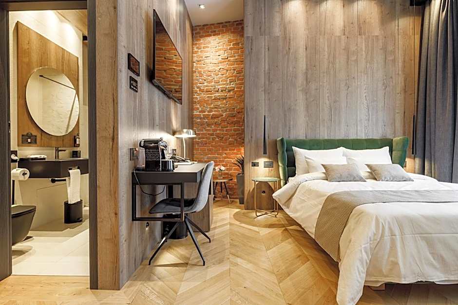 SCHUSTER Boarding House