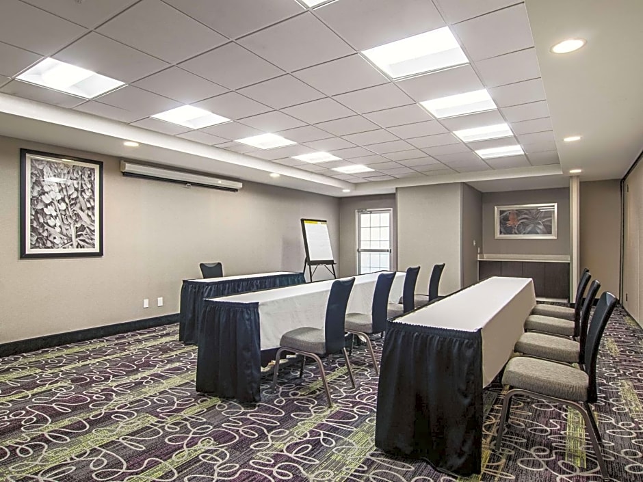 La Quinta Inn & Suites by Wyndham Denver Airport Dia