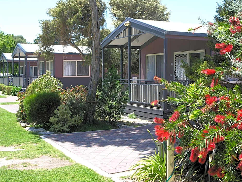 Lakeside Tourist Park