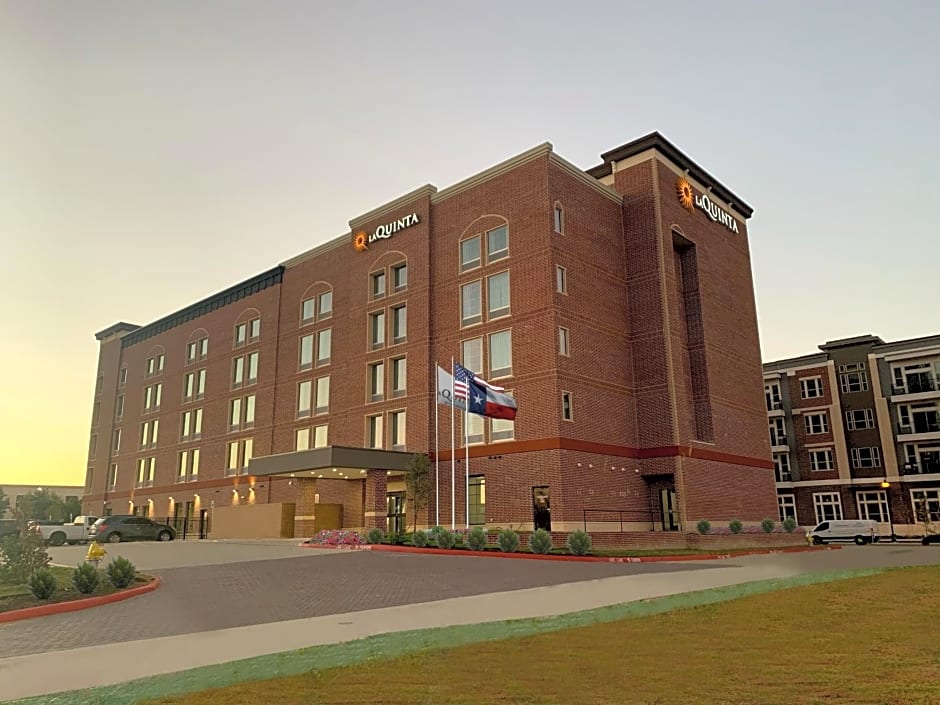  La Quinta Inn & Suites by Wyndham Dallas - Frisco Stadium