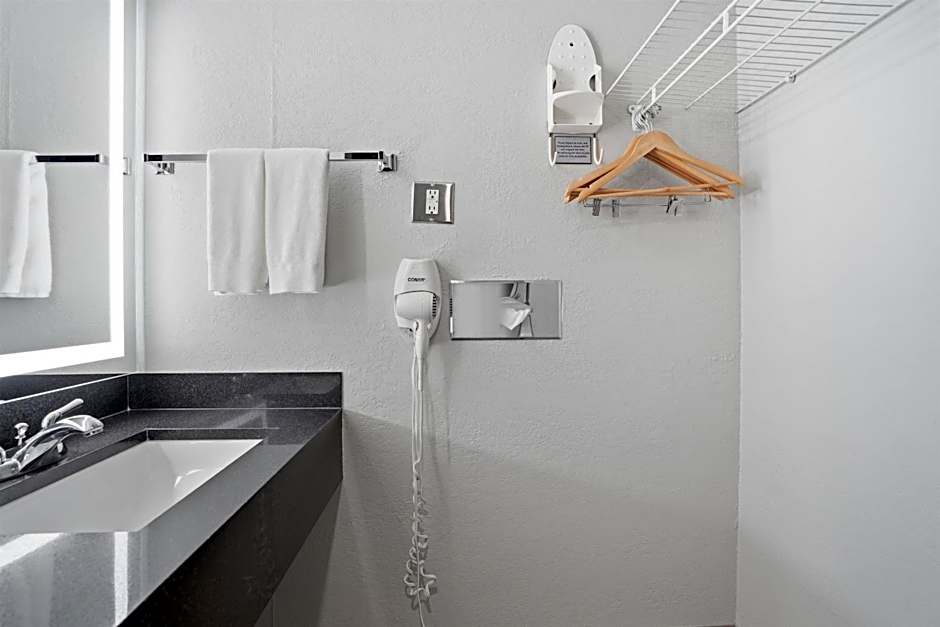 Seven Oaks Hotel Regina, SureStay Collection by Best Western