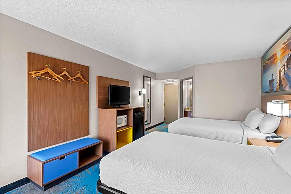 Days Inn & Suites by Wyndham Cedar Rapids