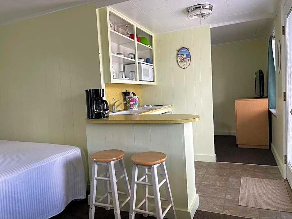 Moontide Motel, Apartments, and Cabins
