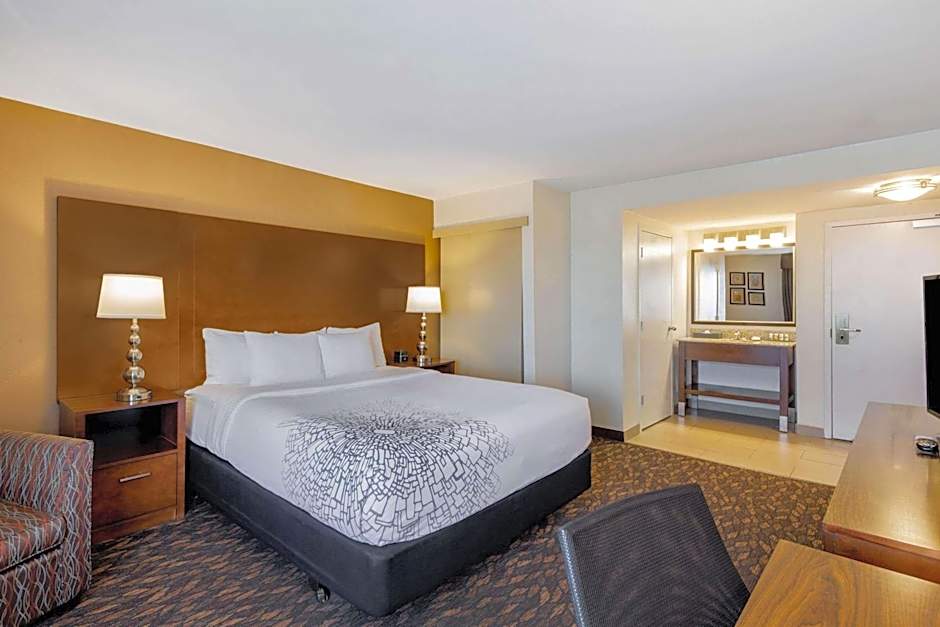 La Quinta Inn & Suites by Wyndham Hayward Oakland Airport