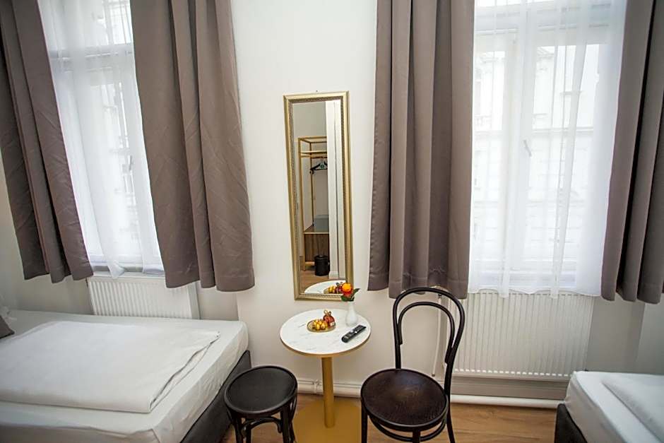 Pension Central I Self Check In I AC in all rooms