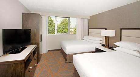 Double Room with Roll-In Shower and Patio - Mobility Accessible