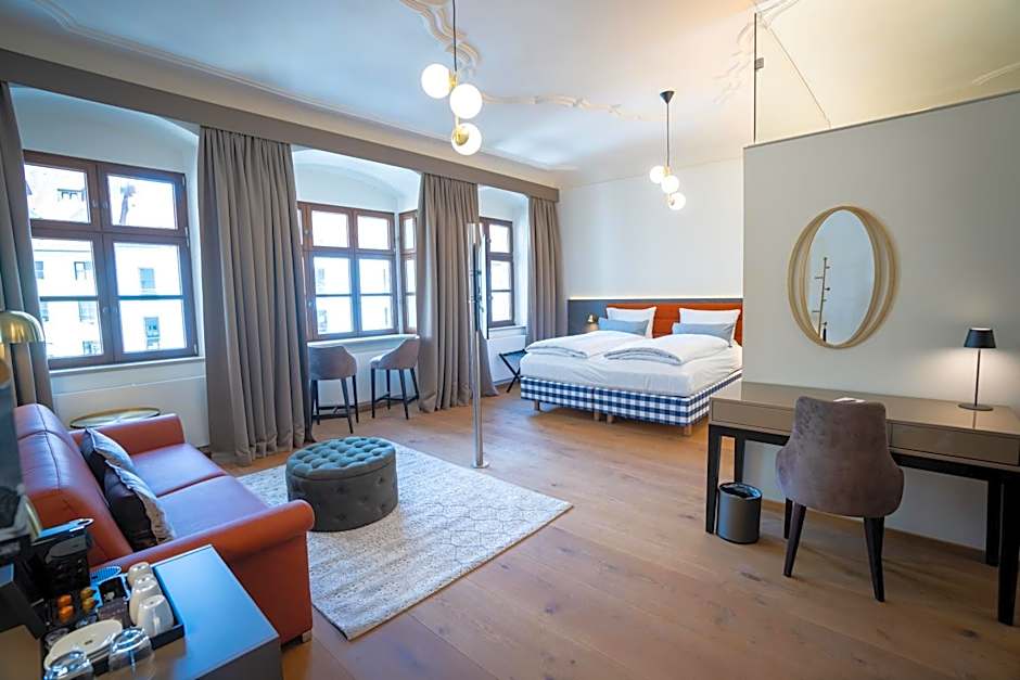 Maxim Suites by Elias Holl