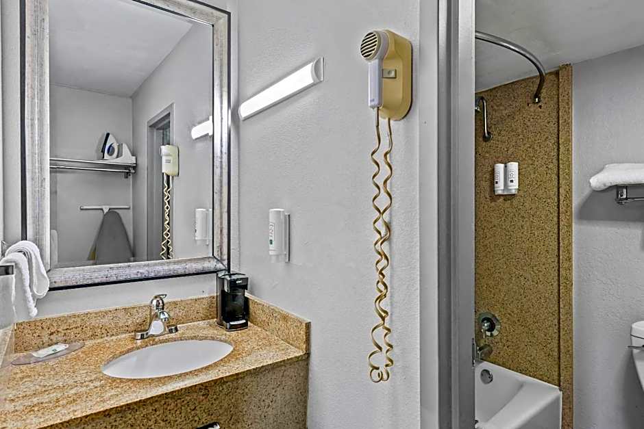 Quality Inn Bowling Green South