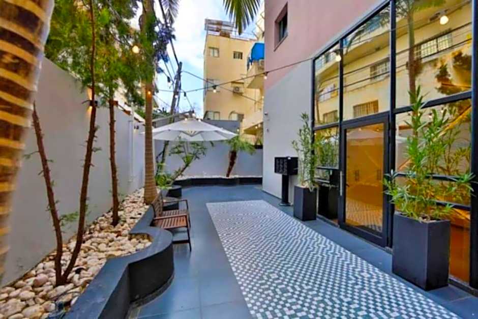 3Bedroom Suite with Balcony and shelter 12