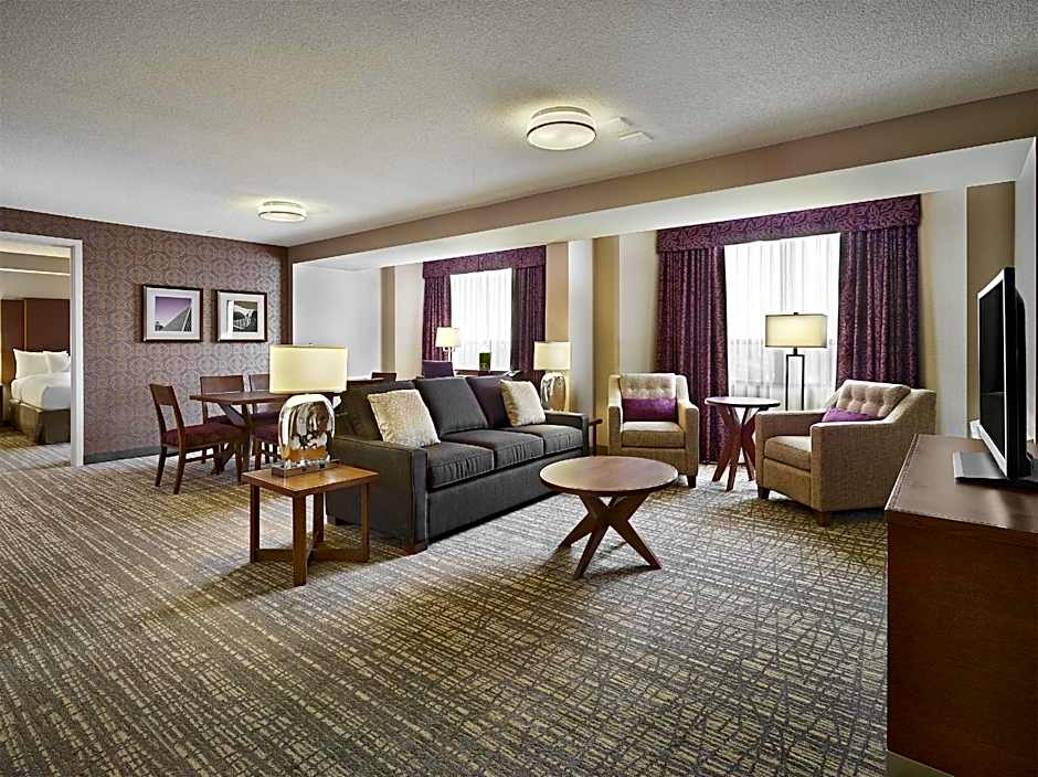 DoubleTree by Hilton West Edmonton