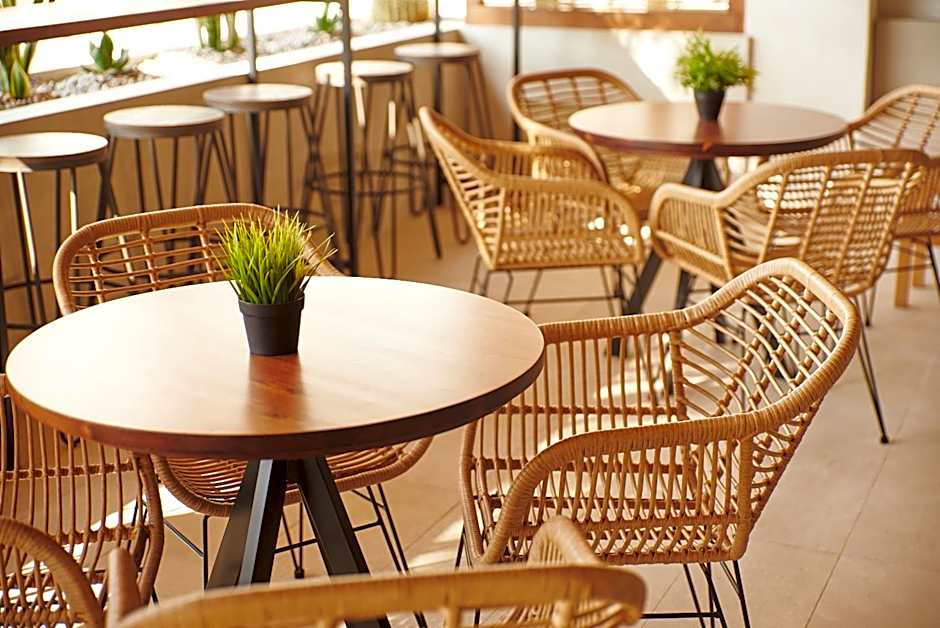 DWO Sirius - Adults Only