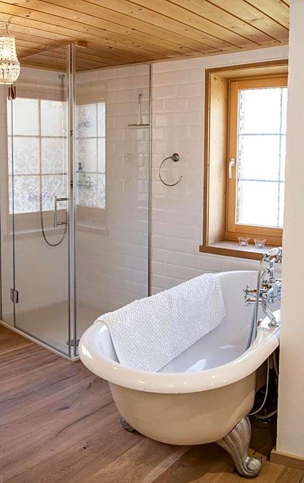 Casa Pasch - Boutique Bed and Breakfast in Cumpadials