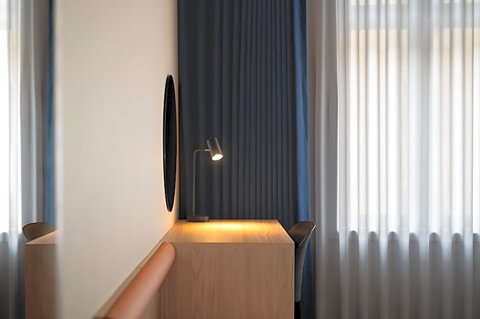 BREEZE Hotel Victoria - Self-Service