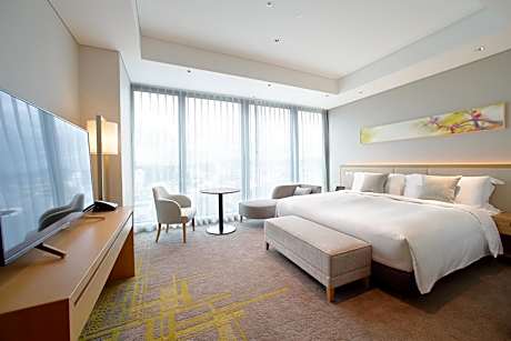 Deluxe King Room - Non-Smoking